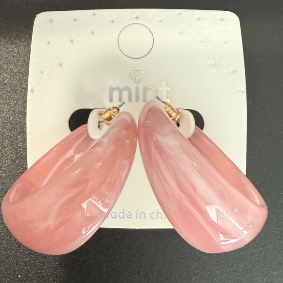 🚨3 for $16🚨 MINT - Pink Hoop Earrings - Picture 2 of 4